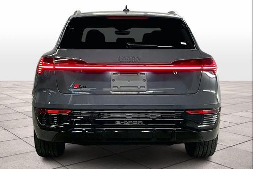 2024 Audi Q8 e-tron Prestige