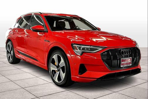 2022 Audi e-tron Premium Plus