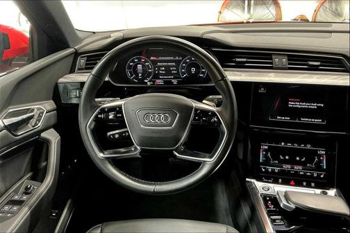 2022 Audi e-tron Premium Plus