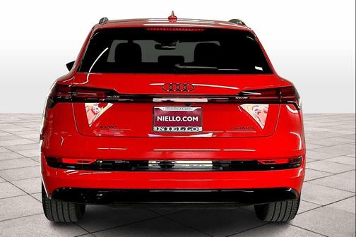 2022 Audi e-tron Premium Plus