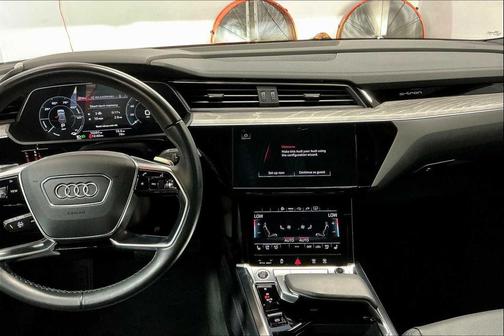 2022 Audi e-tron Premium Plus