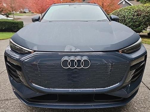 2025 Audi Q6 e-tron Premium Plus quattro