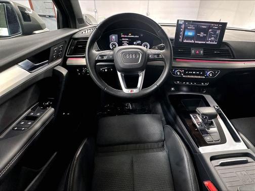 Chronos Gray Metallic 2023 Audi Q5 55 S line Prestige