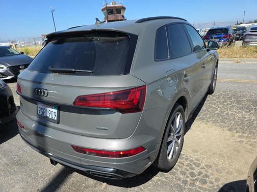 Chronos Gray Metallic 2023 Audi Q5 55 S line Prestige