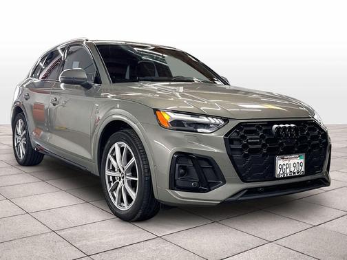 Chronos Gray Metallic 2023 Audi Q5 55 S line Prestige