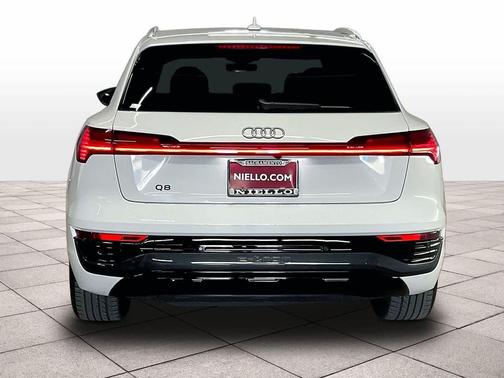 Glacier White Metallic 2024 Audi Q8 e-tron Premium Plus