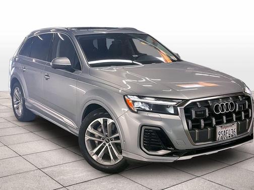 2025 Audi Q7 55 Premium Plus