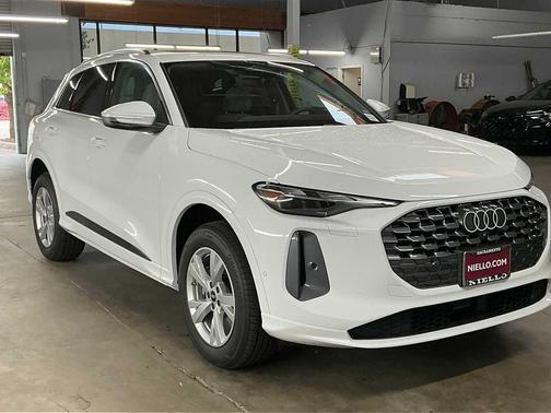 2025 Audi Q5 Premium TFSI quattro S tronic