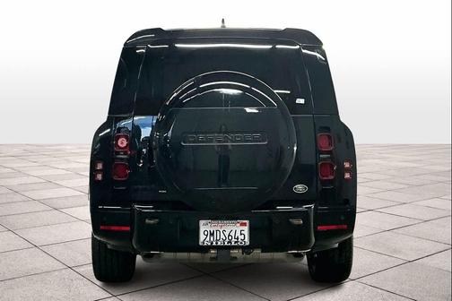 2023 Land Rover Defender 130 X-Dynamic SE