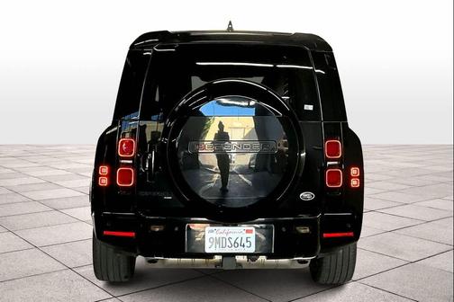 2023 Land Rover Defender 130 X-Dynamic SE