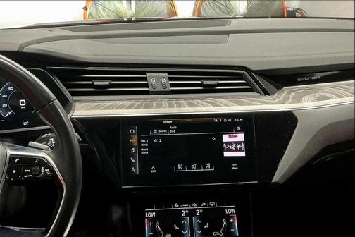 2022 Audi e-tron Premium Plus