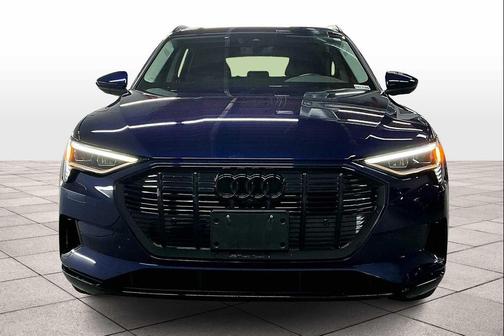 2022 Audi e-tron Premium Plus