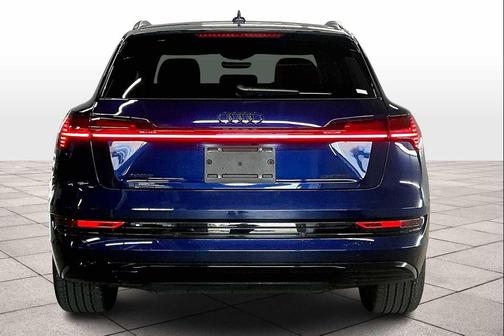 2022 Audi e-tron Premium Plus
