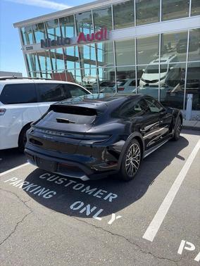 Jet Black Metallic 2022 Porsche Taycan 4