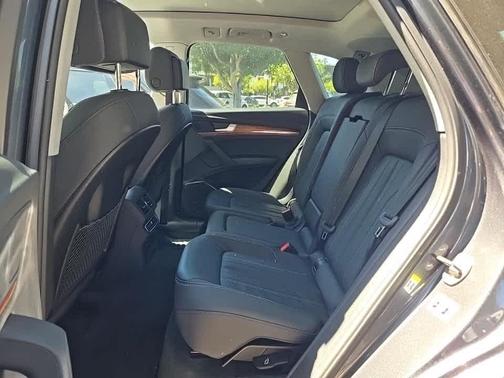 2023 Audi Q5 45 S line Premium
