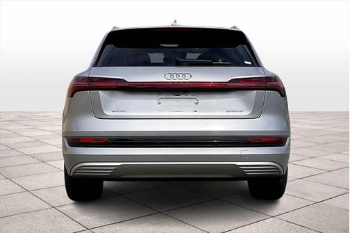 2022 Audi e-tron Premium Plus