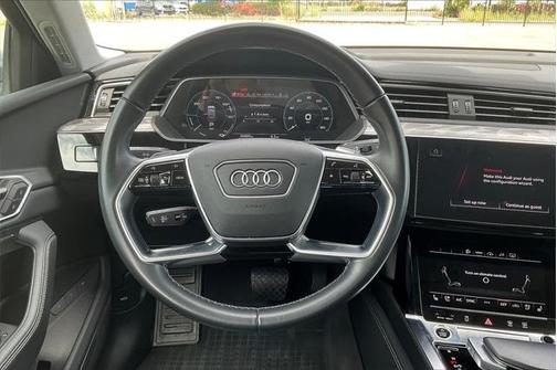 2022 Audi e-tron Premium Plus