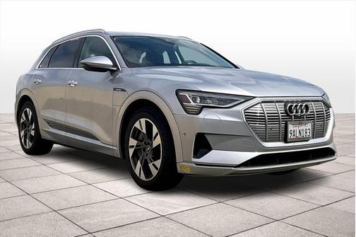 2022 Audi e-tron Premium Plus