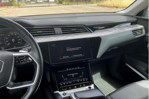 2022 Audi e-tron Premium Plus