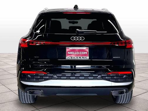 MYTHSO BLACK 2026 Audi Q5 Premium Plus TFSI quattro S tronic