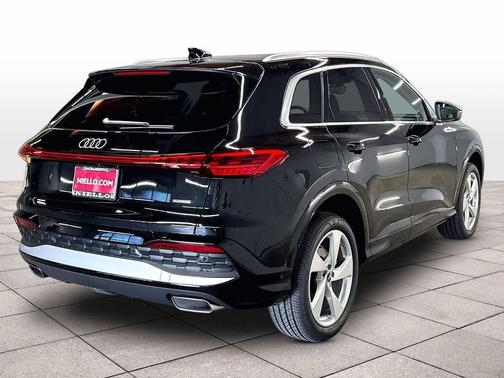 MYTHSO BLACK 2026 Audi Q5 Premium Plus TFSI quattro S tronic