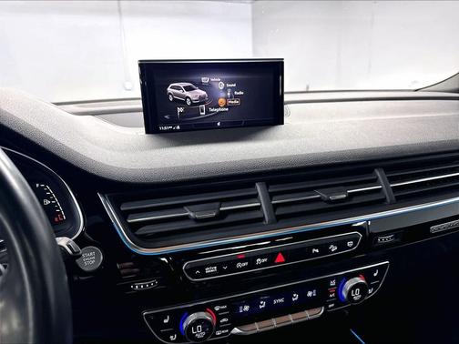 Galaxy Blue Metallic 2018 Audi Q7 3.0T Prestige