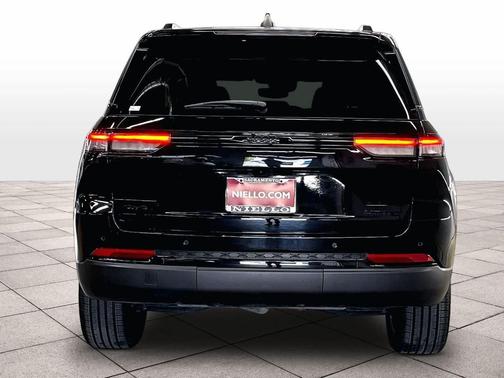 Diamond Black Crystal Pearlcoat 2023 Jeep Grand Cherokee Limited