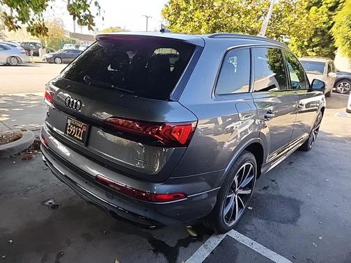 2022 Audi Q7 55 Premium Plus