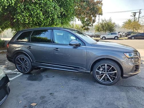 2022 Audi Q7 55 Premium Plus