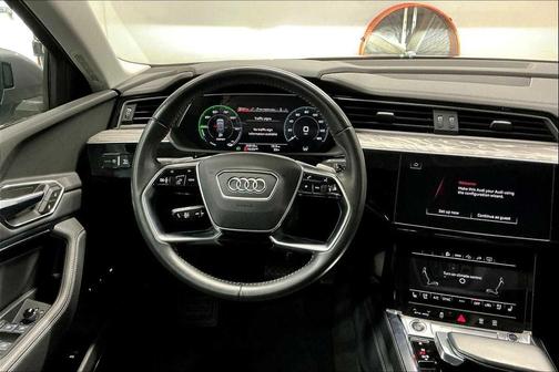 2021 Audi e-tron Premium Plus