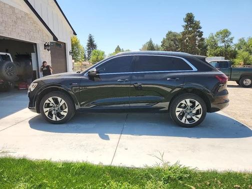2022 Audi e-tron Premium