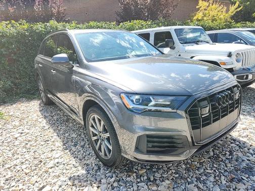 2022 Audi Q7 45 Premium Plus