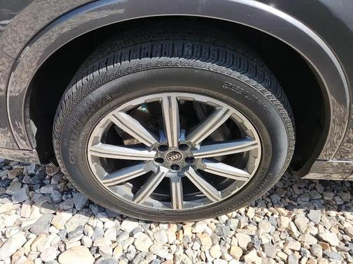 2022 Audi Q7 45 Premium Plus