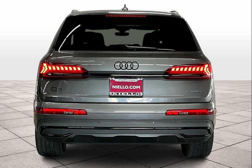 2022 Audi Q7 45 Premium Plus
