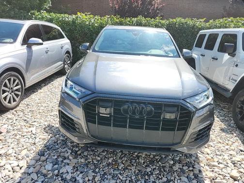 2022 Audi Q7 45 Premium Plus