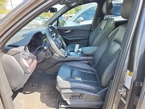 2022 Audi Q7 45 Premium Plus