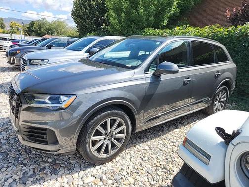 2022 Audi Q7 45 Premium Plus