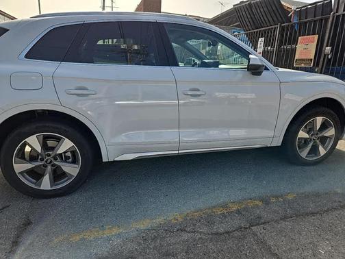 2023 Audi Q5 40 Premium