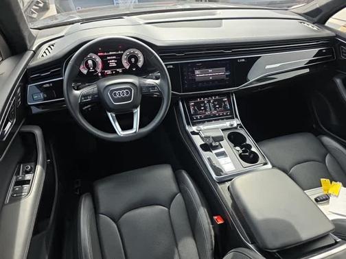 Mythos Black Metallic 2022 Audi Q7 55 Prestige