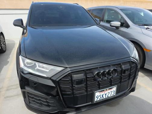 Mythos Black Metallic 2022 Audi Q7 55 Prestige