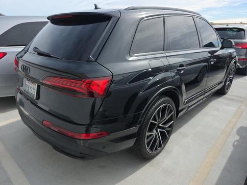 Mythos Black Metallic 2022 Audi Q7 55 Prestige