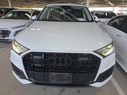 Glacier White Metallic 2023 Audi Q7 55 Premium Plus