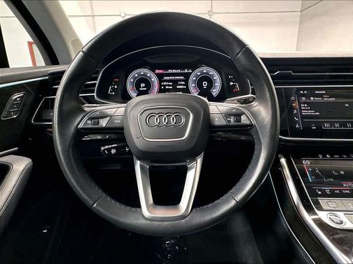 Glacier White Metallic 2023 Audi Q7 55 Premium Plus