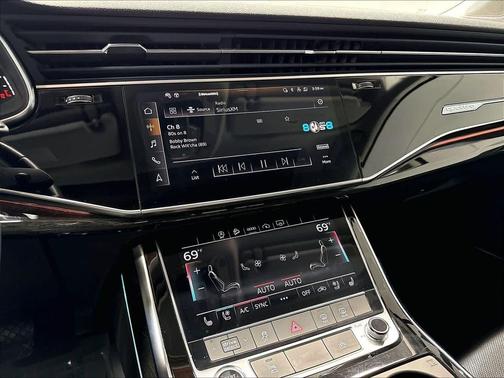 Glacier White Metallic 2023 Audi Q7 55 Premium Plus