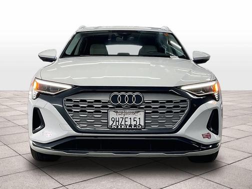 Glacier White Metallic 2024 Audi Q8 e-tron Premium Plus