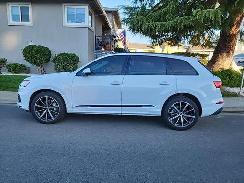 2023 Audi Q7 55 Premium Plus