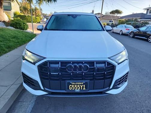 2023 Audi Q7 55 Premium Plus