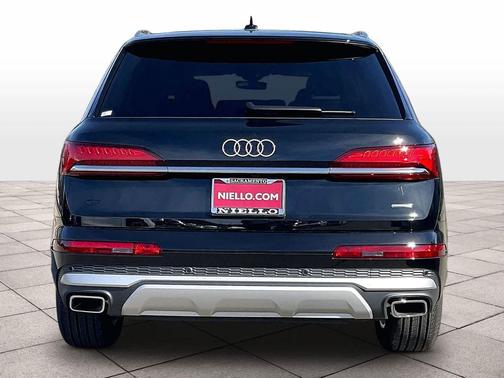 MYTHOS BLACK 2026 Audi Q7 45 Premium