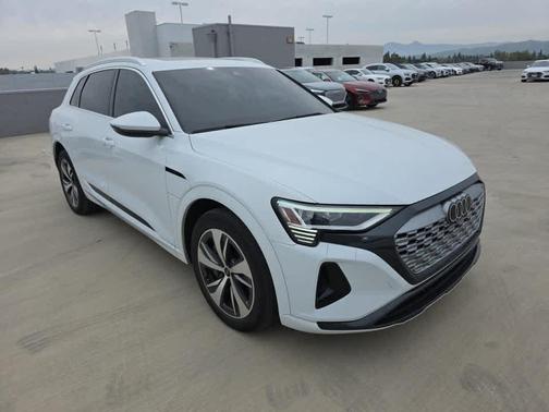2024 Audi Q8 e-tron Premium