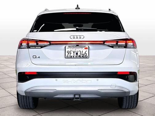 Glacier White Metallic 2023 Audi Q4 e-tron Premium Plus 40 RWD